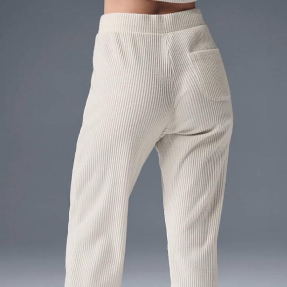 ALO Muse Sweatpants in Ivory White, Size XS - Picture 2 of 11